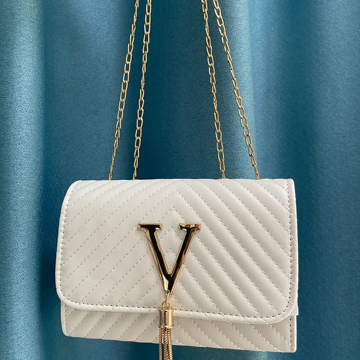 Bolso de mano GLAMIRA para mujer en negro, con elegante borla. Accesorio chic y versátil de moda.