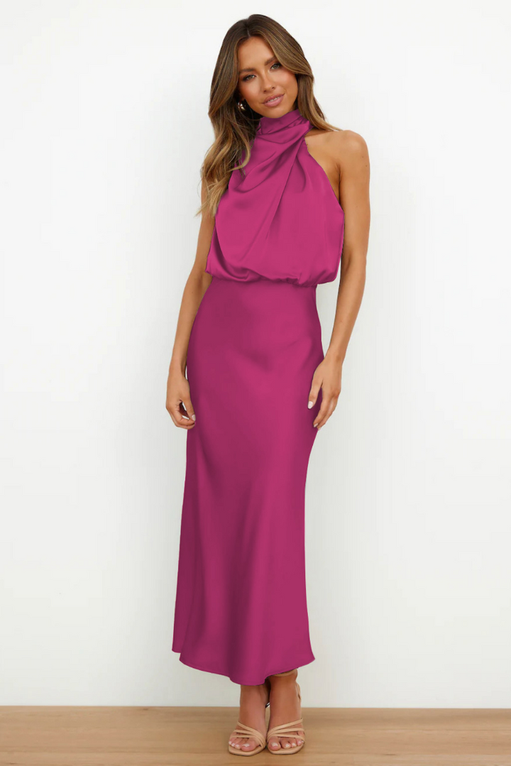 Vestido largo de noche para mujer, hombros descubiertos, cuello alto, ideal para evento elegante.