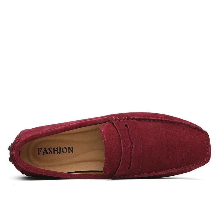 Zapatos de hombre, mocasines de ante para un estilo relajado pero sofisticado.
