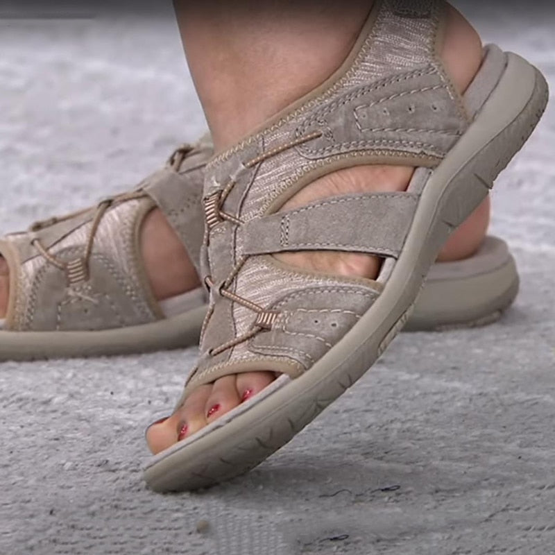 Caminar con confort: sandalias cómodas de mujer NIRVANA para playa, paseo y aventuras veraniegas.
