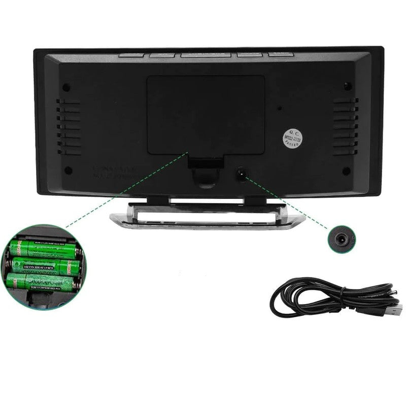 Elegante despertador digital curvo con acabado de espejo y pantalla LED para decorar tu hogar y oficina.
