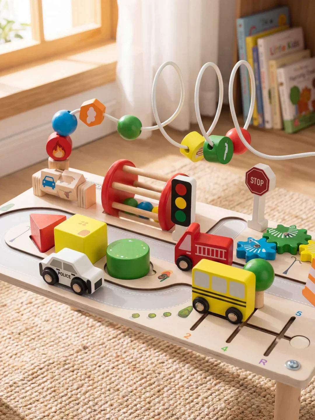 Mesa de actividades reversible de madera para niños, un espacio de juego didáctico con diseño de circuito de carreteras.