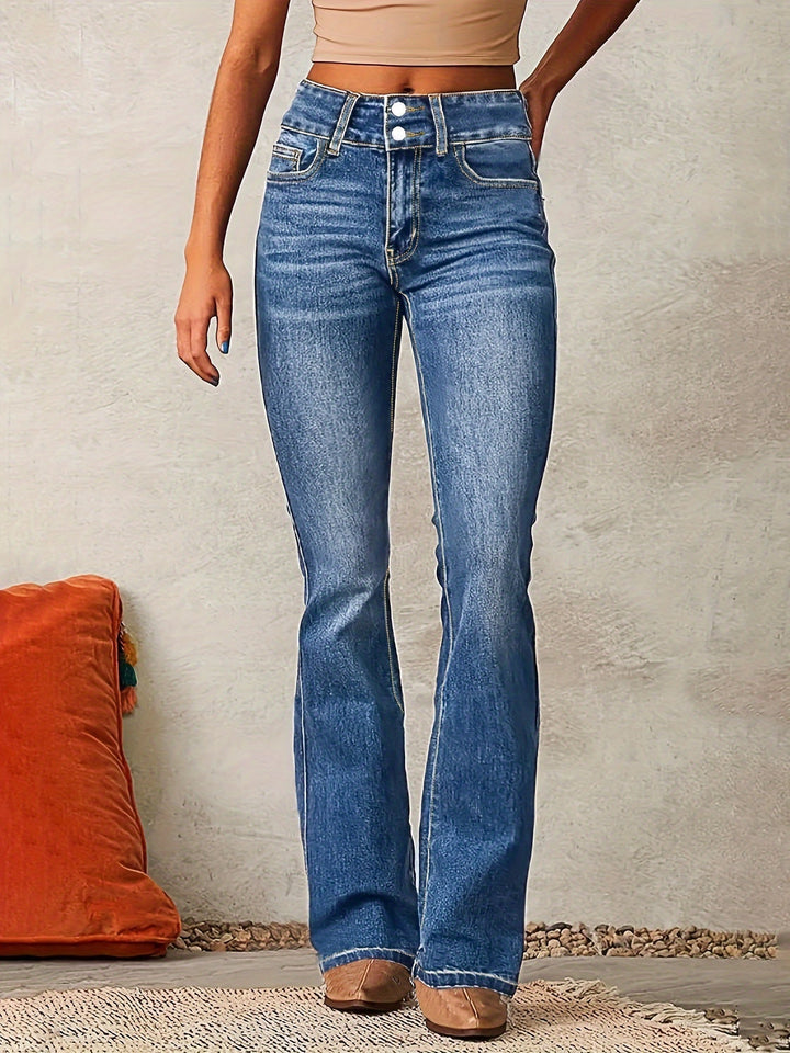 Vaqueros talle alto acampanados para mujer con doble botón, estilo retro y silueta estilizada.