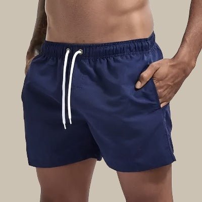 Bañador corto de hombre, perfecto para natación, playa o piscina. Estilo casual y cómodo para el verano.