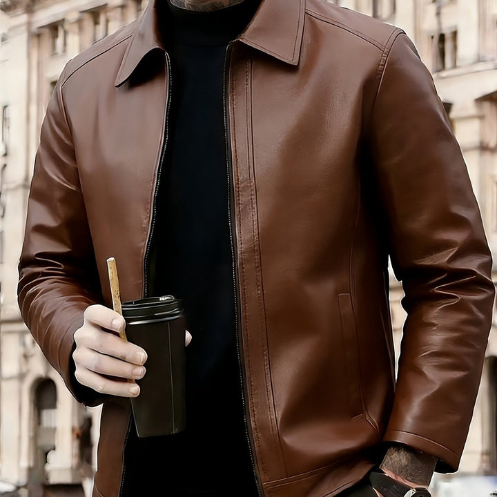 Chaqueta de cuero negra para hombre, diseño motero con cremalleras.