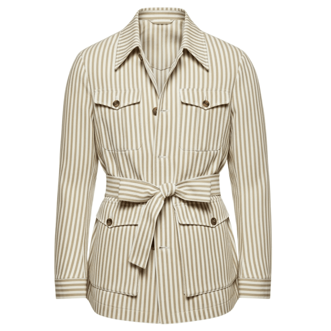 Elegante chaqueta safari de hombre, cómoda y con cinturón ajustable. Perfecta para ropa exterior casual de verano.