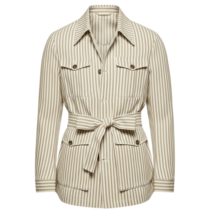 Elegante chaqueta safari de hombre, cómoda y con cinturón ajustable. Perfecta para ropa exterior casual de verano.