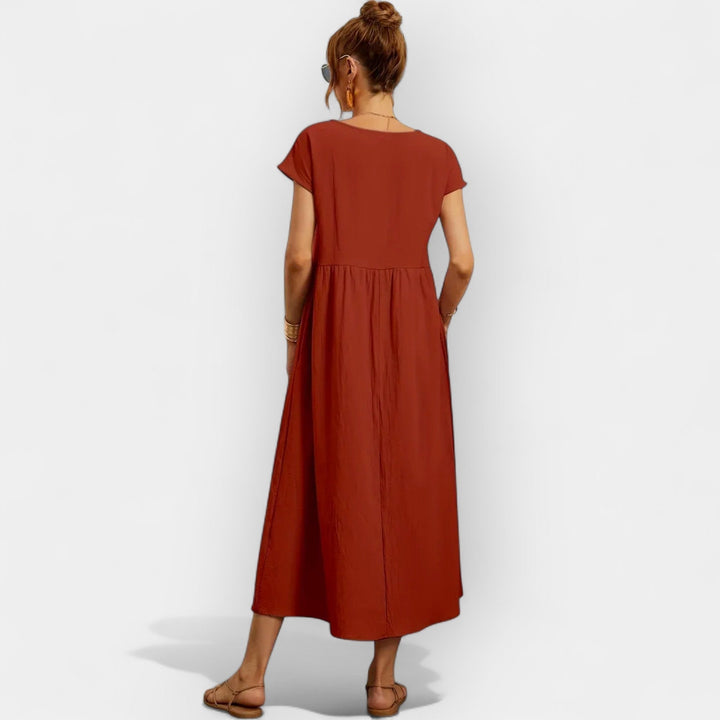 Vestido de mujer, corte midi, casual y cómodo, con manga corta y bolsillos funcionales.