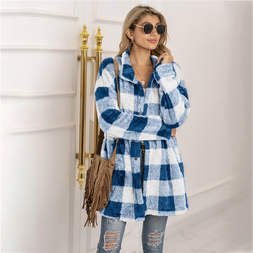 Moderna chaqueta de cuadros para mujer, ideal para invierno. Abrigo cómodo con estilo clásico.