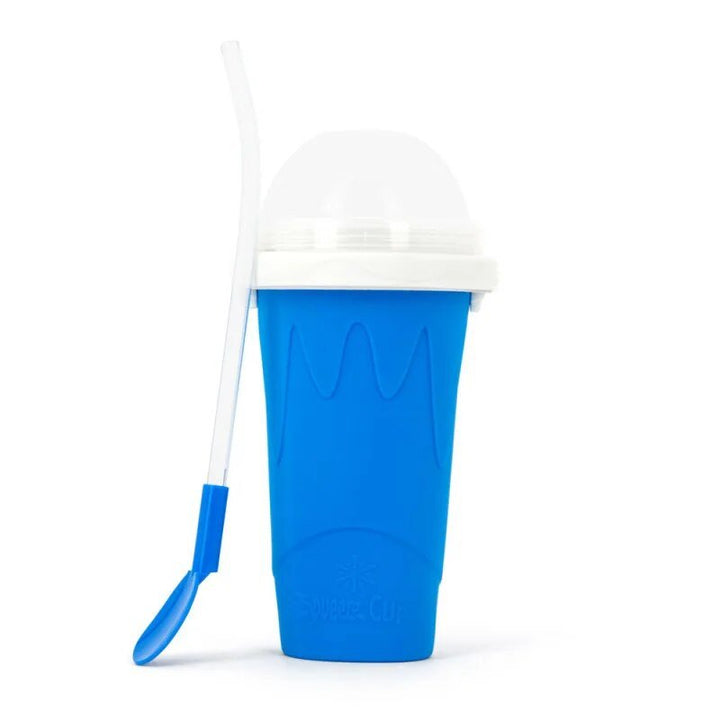 Haz tus propios granizados y batidos fríos con este vaso mágico de silicona, fácil de usar y muy refrescante.