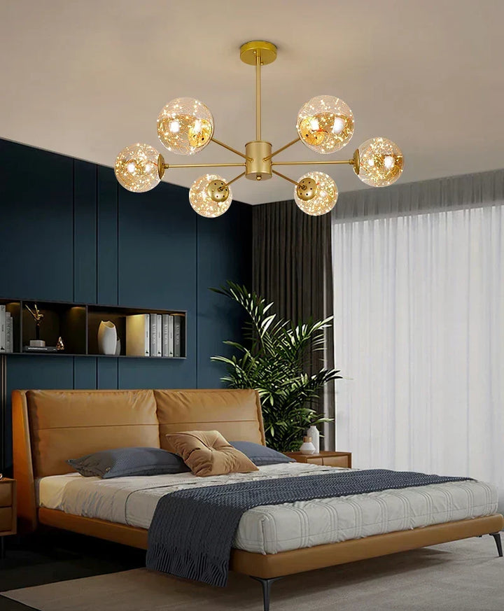 Araña moderna con globos de cristal, luz regulable. Iluminación elegante para cualquier habitación.