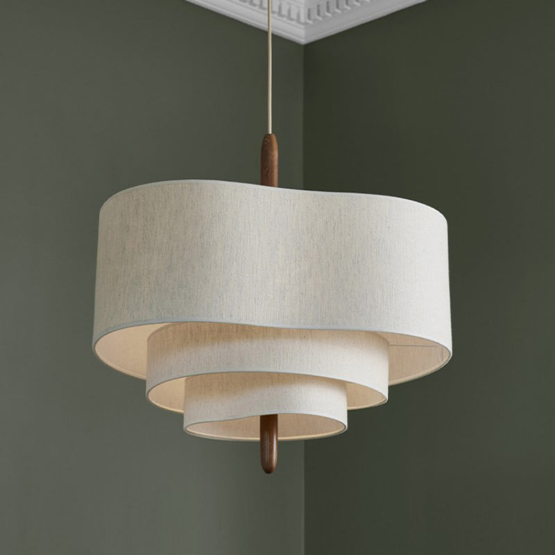 Lámpara colgante de tela decorativa para techo. Aporta luz cálida y estilo a la decoración interior del hogar.