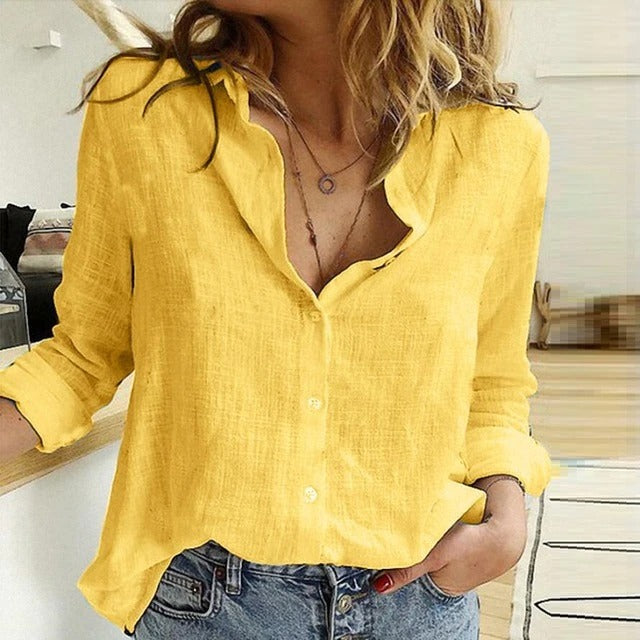 Blusa para mujer con manga larga y botones, perfecta para un look casual o formal. Estilo y versatilidad.