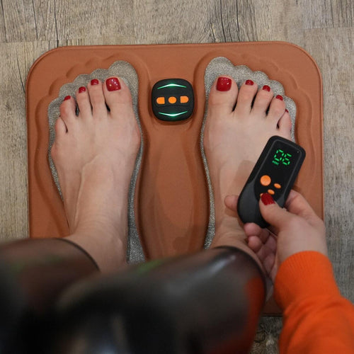 Dispositivo de terapia NMES, estimulador eléctrico para mejorar circulación y aliviar neuropatía en los pies.