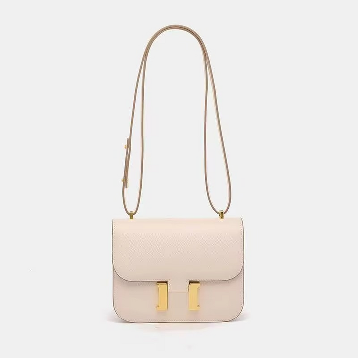 Detalle de bolso de mujer tropical, estampado vibrante, material ligero y resistente de poliéster.