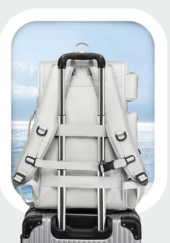 Mochila de viaje funcional con múltiples compartimentos para una organización óptima del equipaje.
