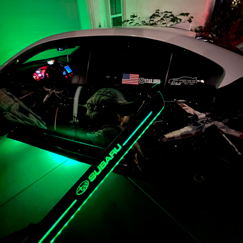 Personaliza tu coche con luces LED magnéticas. Iluminación ambiente para puertas, fácil instalación y estilo.