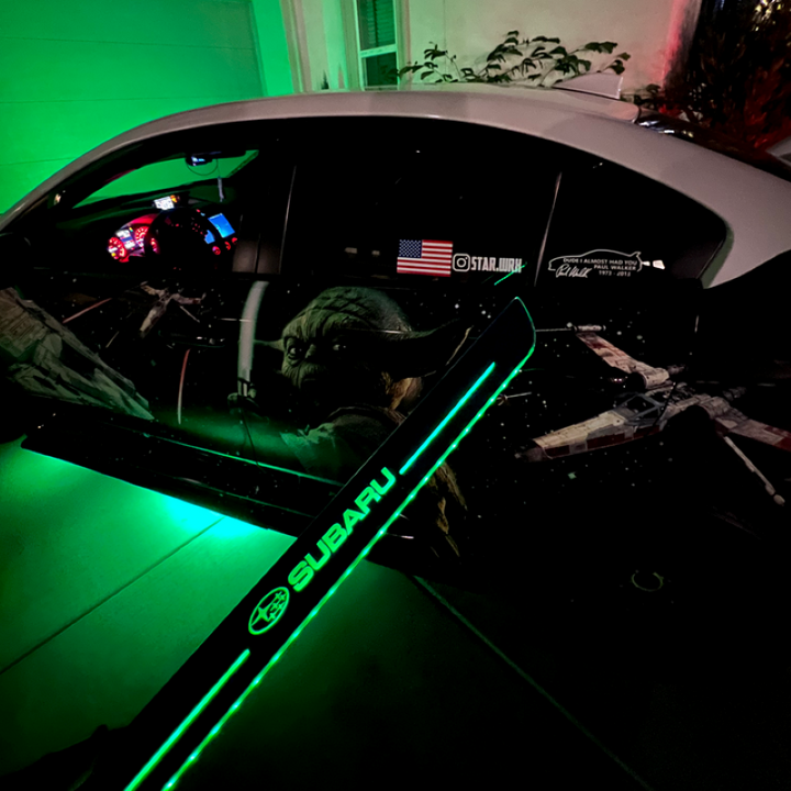 Personaliza tu coche con luces LED magnéticas. Iluminación ambiente para puertas, fácil instalación y estilo.