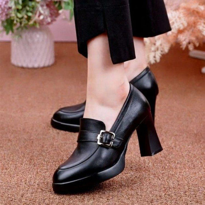 Tacones de mujer con soporte ortopédico, plantilla de confort y estilo sofisticado.