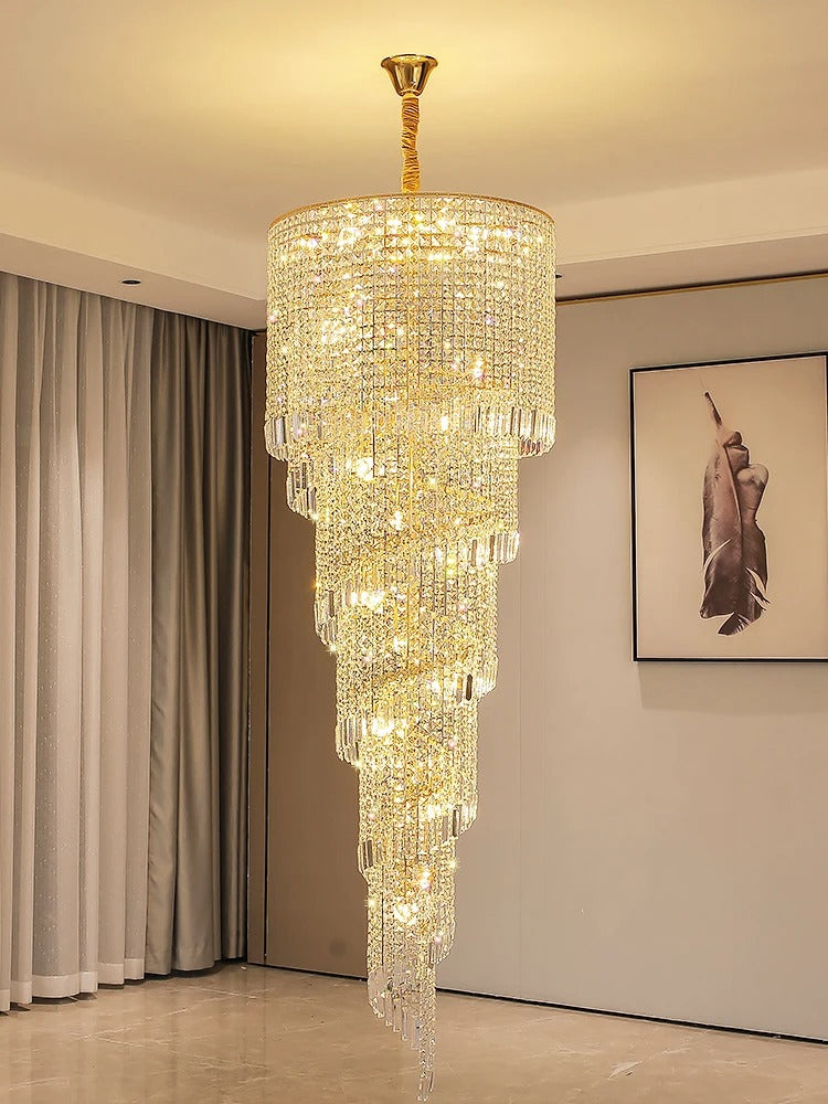 Candelabro de cristal Ardmore para escaleras, ofrece iluminación elegante, lujo y decoración moderna.