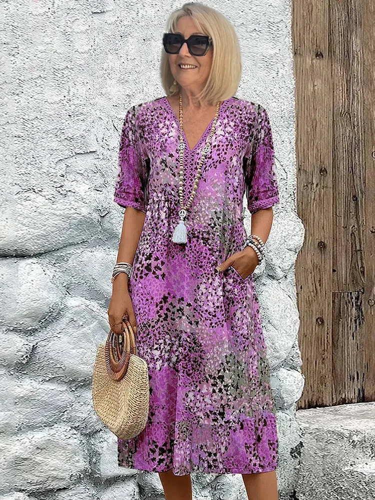 Modelo vistiendo vestido midi ligero de verano, cómodo y versátil para mujer.