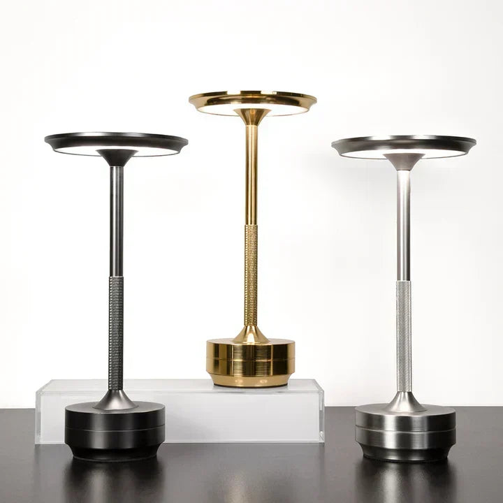 Lámpara de mesa LED regulable inalámbrica. Ideal para lectura, relajación o como luz ambiental decorativa.