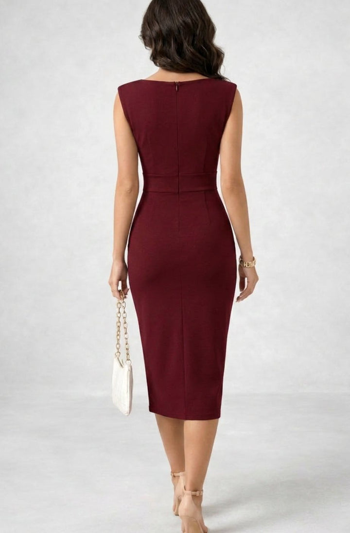 Vestido midi de fiesta para mujer, diseño sin mangas y cuello drapeado. Ideal para cócteles y eventos elegantes.