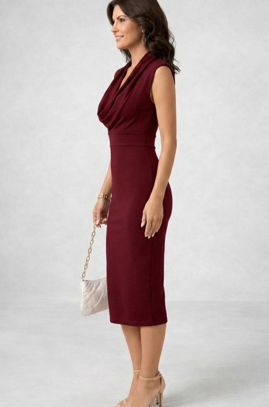 Vestido midi de moda, cuello drapeado sofisticado para mujer. Estilo sin mangas, perfecto para ocasión especial.