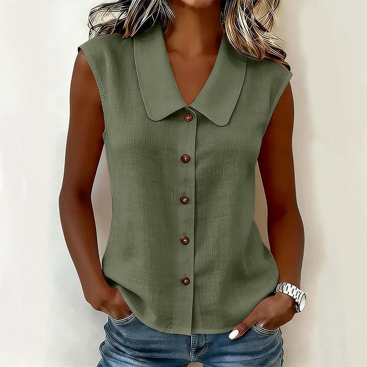 Blusa versátil sin mangas, estilo casual-chic, con botones y cuello V. Ideal para looks de verano.