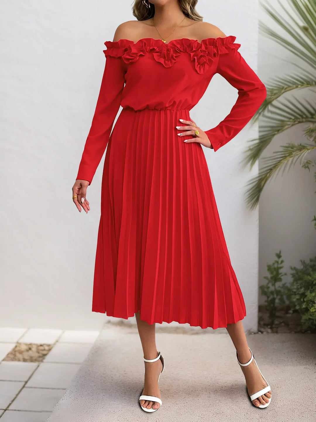 Vestido midi plisado rojo para mujer con hombros descubiertos y volantes. Ideal para fiestas y ocasiones especiales.