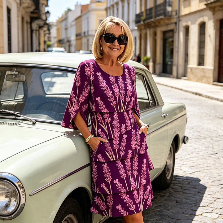 Vestido midi mujer elegante color lavanda con estampado floral, volantes escalonados y mangas abiertas. Perfecto para verano.