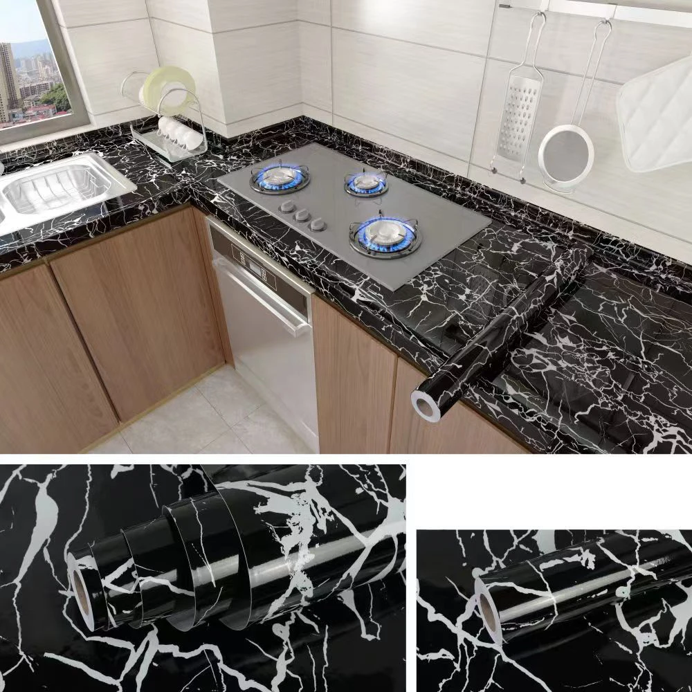Film de mármol resistente para proteger superficies en la cocina.