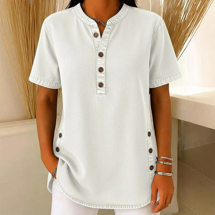 Vista de frente de una túnica de mujer casual, con cuello en V y botones decorativos.