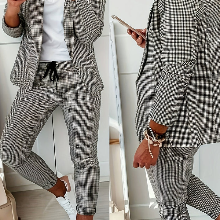 Conjunto formal negro de mujer con blazer y pantalón elegante. Moda femenina profesional, ideal para el trabajo.