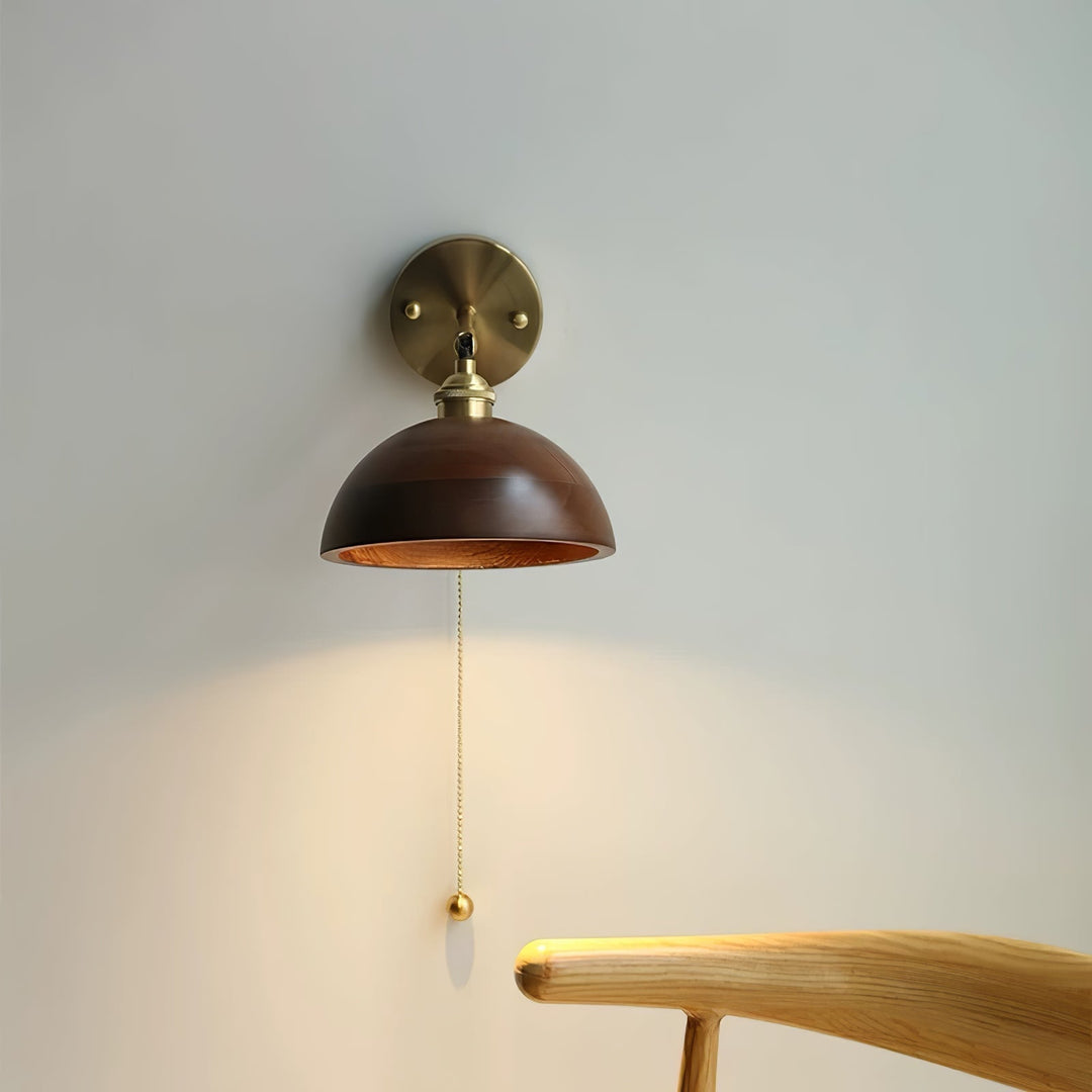 Lámpara de pared Aureo, madera vintage con cadena, ideal para dormitorio o comedor.