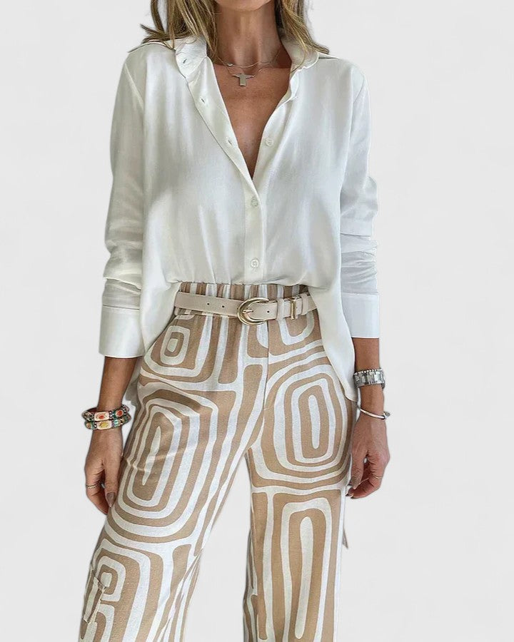 Modelo con conjunto dos piezas elegante para mujer y cinturón. Estilo casual o formal. Moda femenina moderna.
