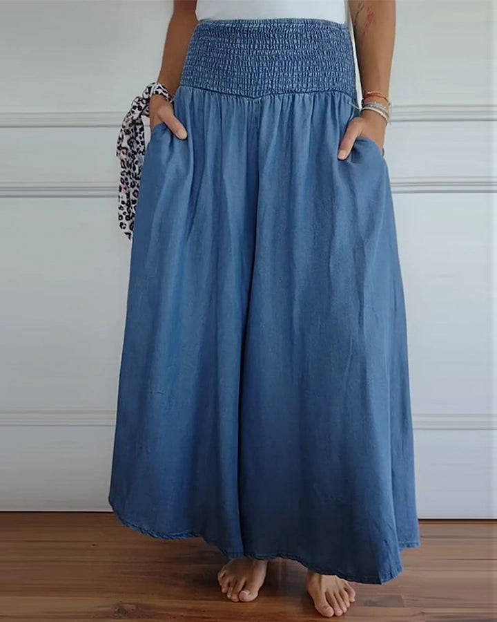 Moda femenina: pantalón de mujer con pierna ancha y cintura elástica. Muy cómodo y versátil para cualquier ocasión.