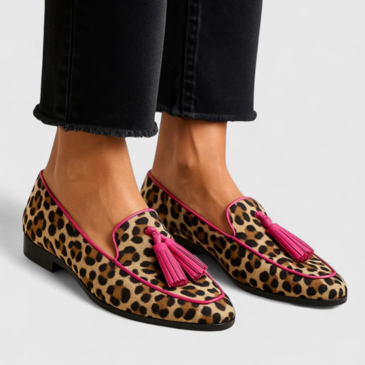 Mocasines de mujer con estampado de leopardo único, borlas elegantes. Calzado cómodo y de moda femenina.