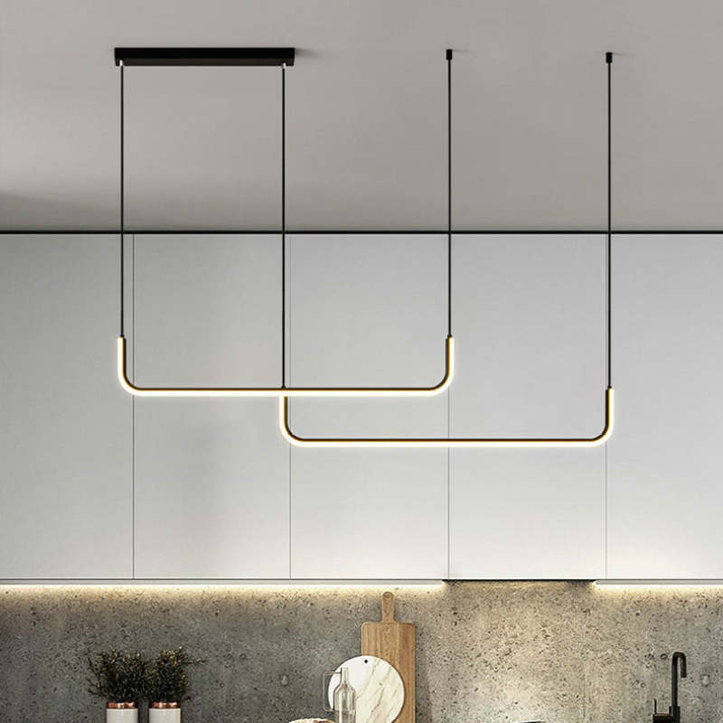 Lámpara colgante LED moderna, ideal para cocina. Diseño elegante en dorado y negro, luz regulable.