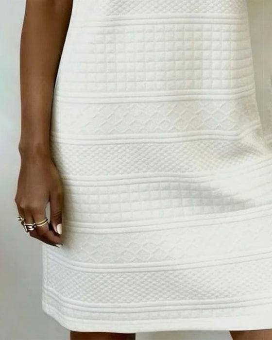 Vestido de fiesta o casual para mujer, estilo recto, con textura elegante y botones frontales.