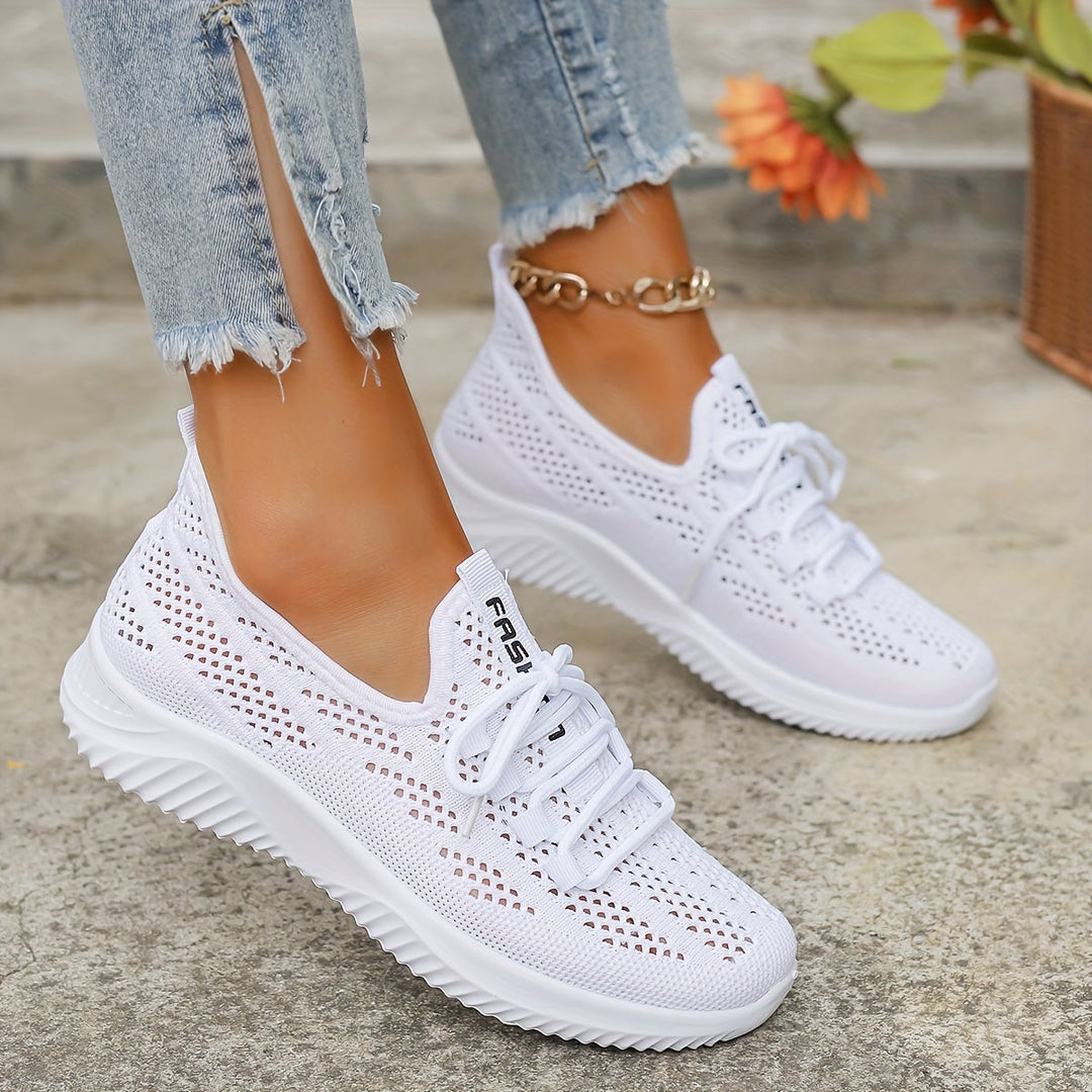 Zapatillas de mujer blancas transpirables con suela amortiguadora ligera, ideales para caminar cómodamente.