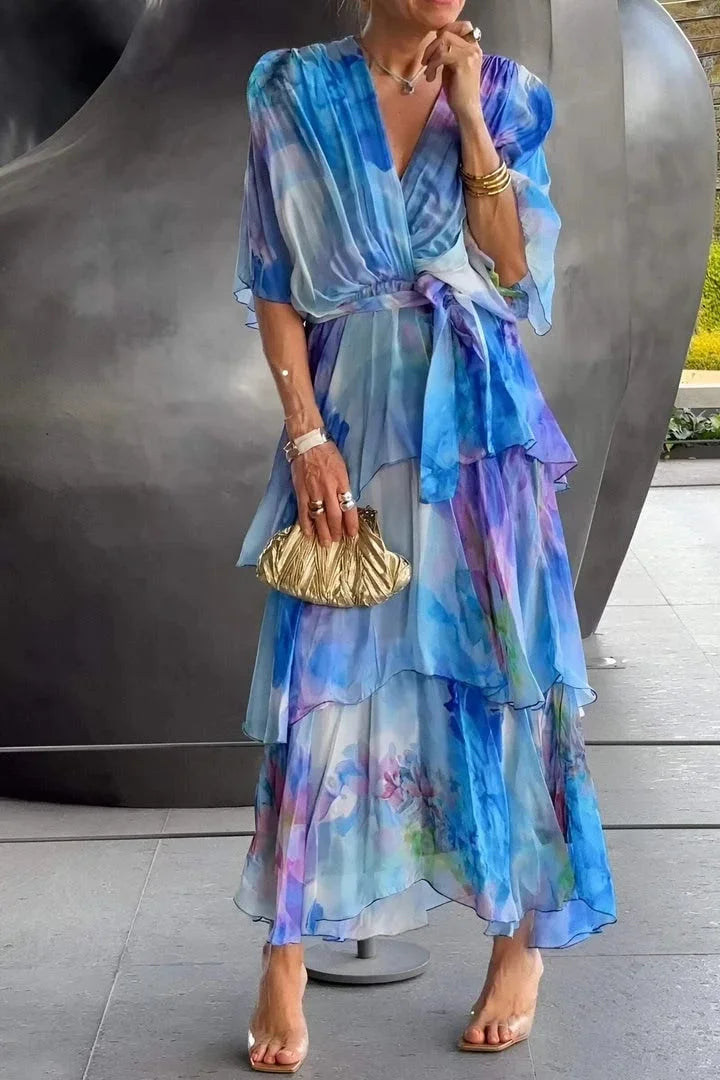 Mujer luciendo túnica de gasa blanca, estilo fluido. Ideal para eventos y outfits casuales elegantes.