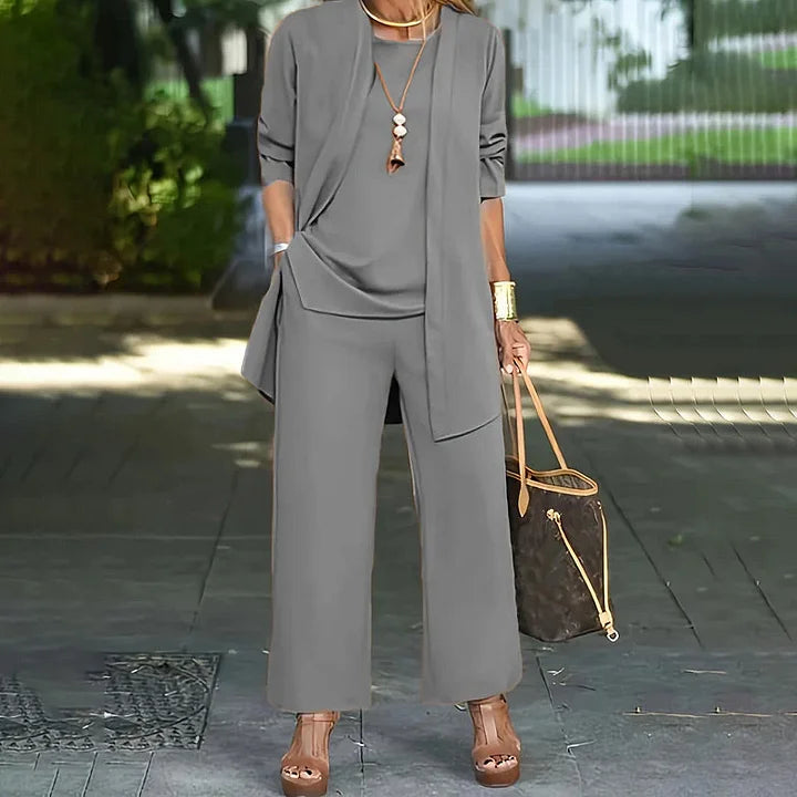 Moda femenina: conjunto de lounge de 3 piezas. Diseño suelto y tejido cómodo para un estilo versátil y chic.