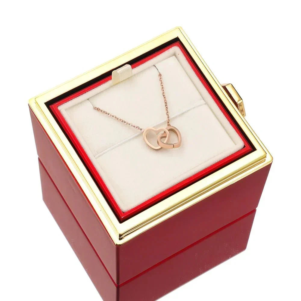 Aniversario: rosa eterna roja y collar de joyería personalizado para damas.
