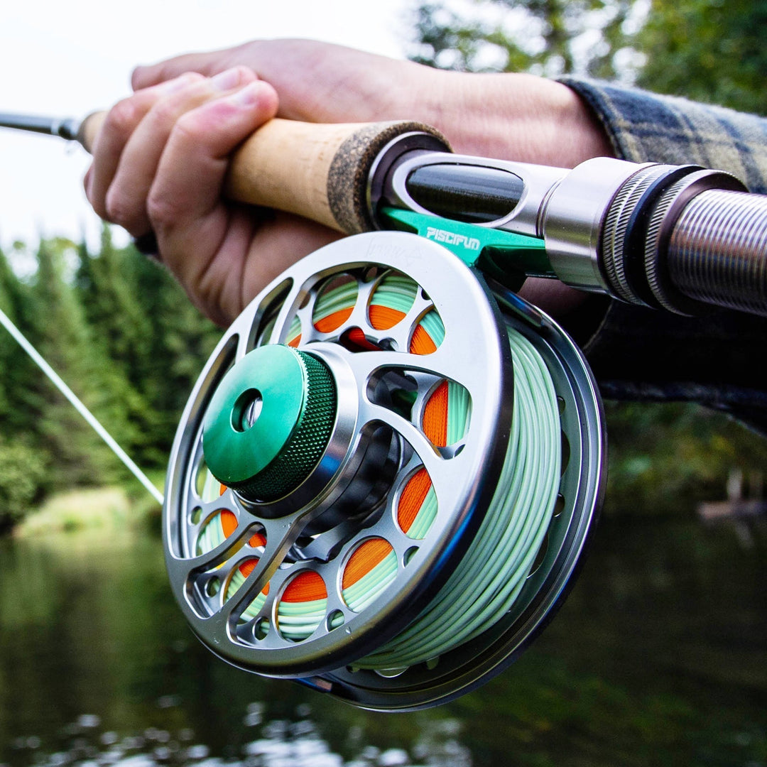 Tecnología CNC en este carrete de pesca mosca de aluminio, ligero, resistente y versátil para el pescador.