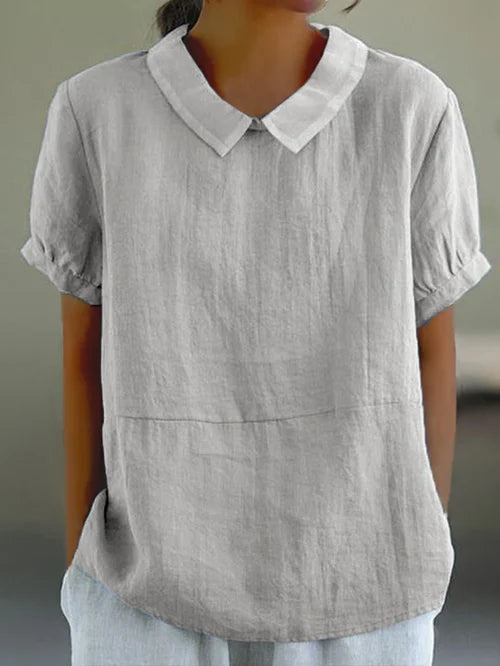 Blusa fluida de mujer con cuello alto, diseño relajado y suelto. Comodidad y estilo para verano y oficina.
