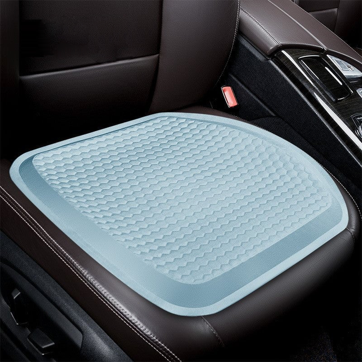 Cojín de asiento de coche universal con gel refrigerante para confort fresco y alivio en viajes largos.