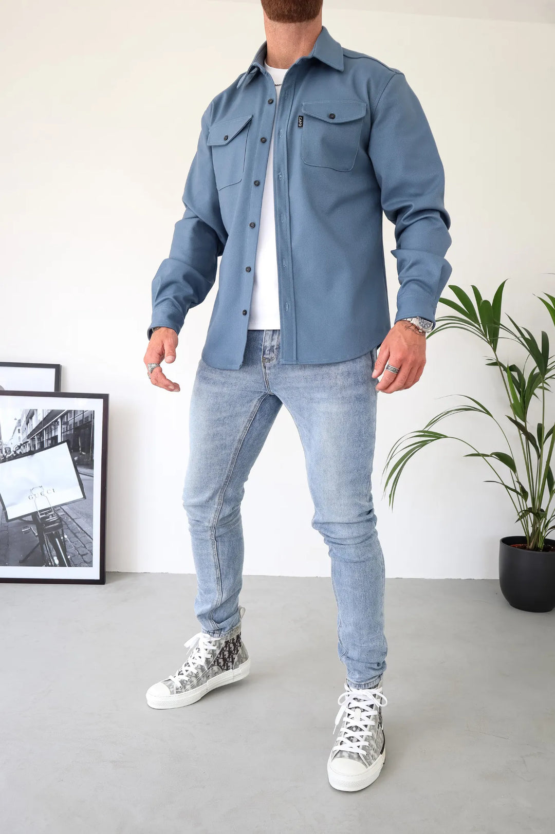 Sobrecamisa IVAR para hombre, funcional y con bolsillos. Chaqueta ligera para un estilo urbano y capas.