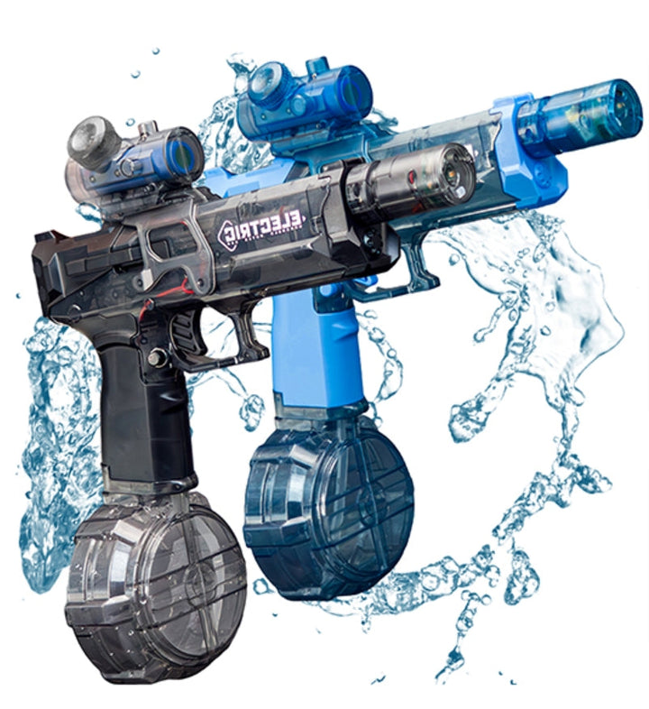 Niños sujetando pistola de agua eléctrica extrema, listos para la batalla acuática más emocionante del verano.