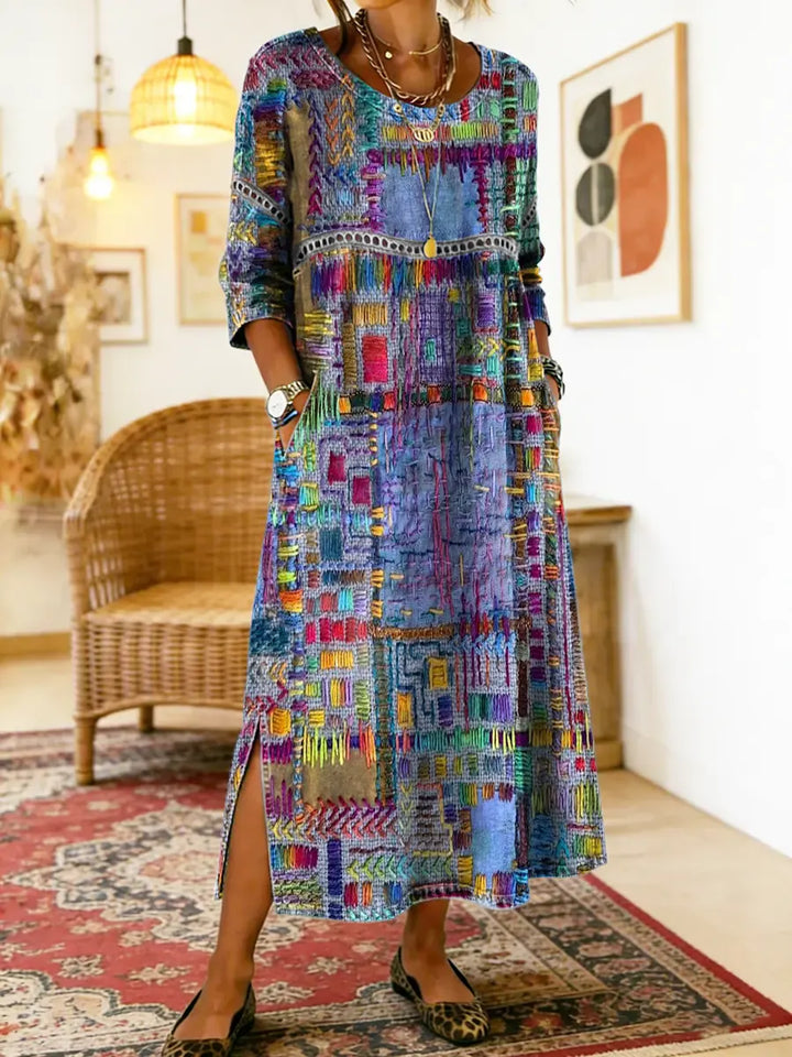 Vestido fluido de mezclilla para mujer, con vibrantes detalles de patchwork étnico.